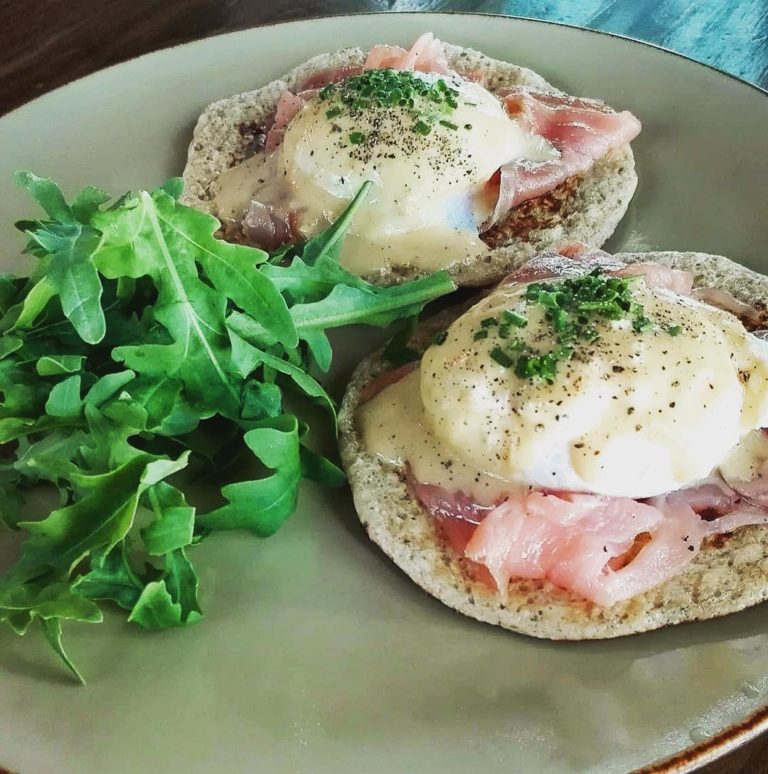 Καλημέρα με ένα σούπερ πρωινό!
Αυγά ποσέ σε πιτούλες από πίτουρο βρώμης με καπνι…
