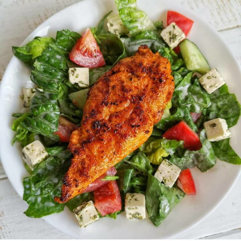 ️ Frango, tomate, cubos de queijo e alface Se você gostou da receita marque um…