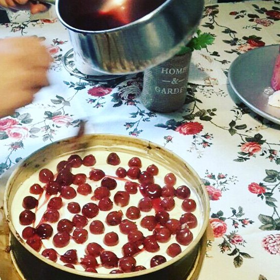 Istek üzerine dukanca olmasada tarifiNutellali visneli pismeyen pasta 18 tane …