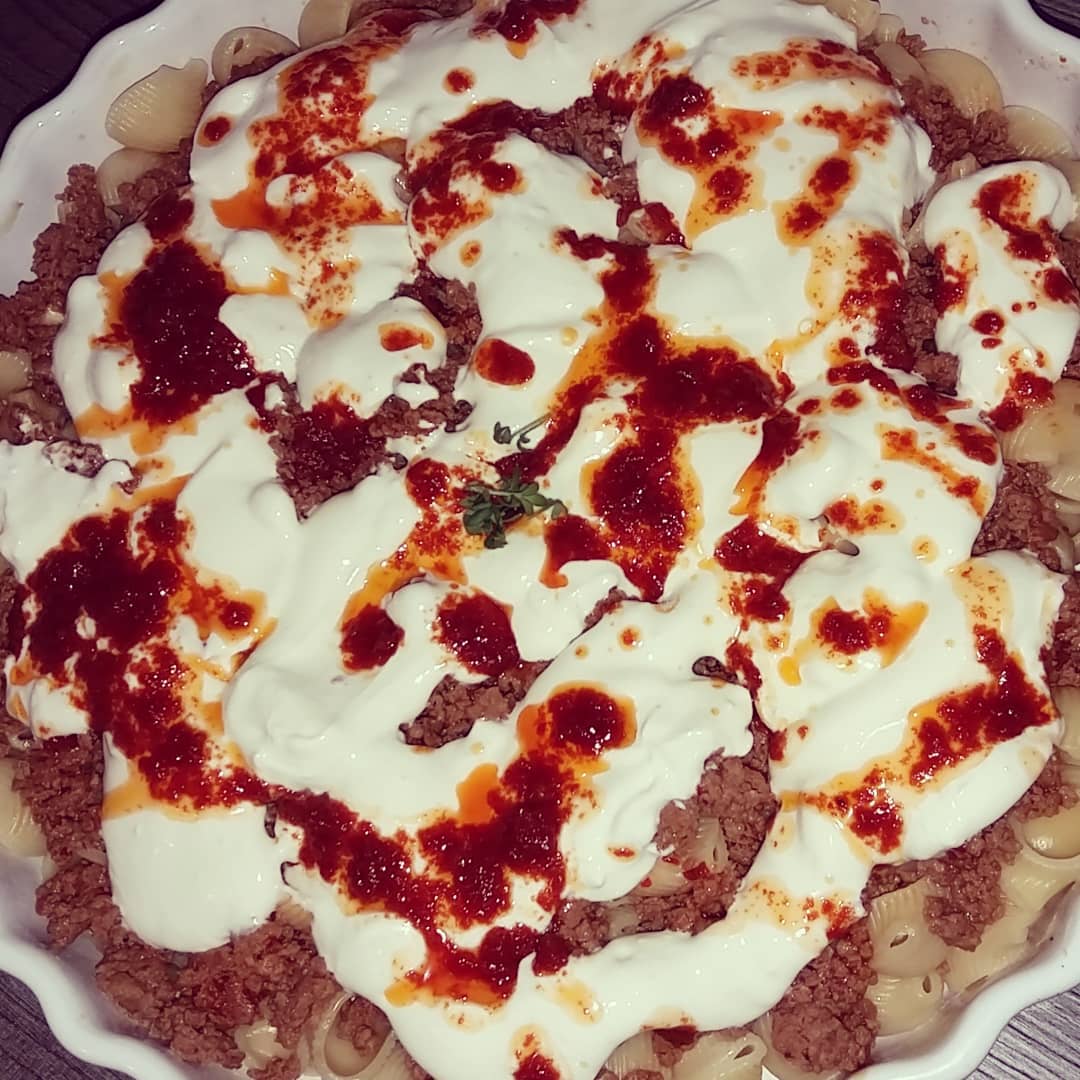 Bu akşamda böyle makarna cok seven kizlarim ve eşime kiymayida yedirmenin en kol…