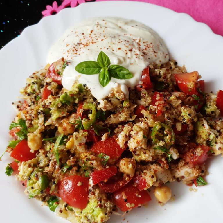 Kinoa ve balıklı nefis salatamda,yok yok
Yarim çay.b.3 renki kinoa’yi üzerini ge…