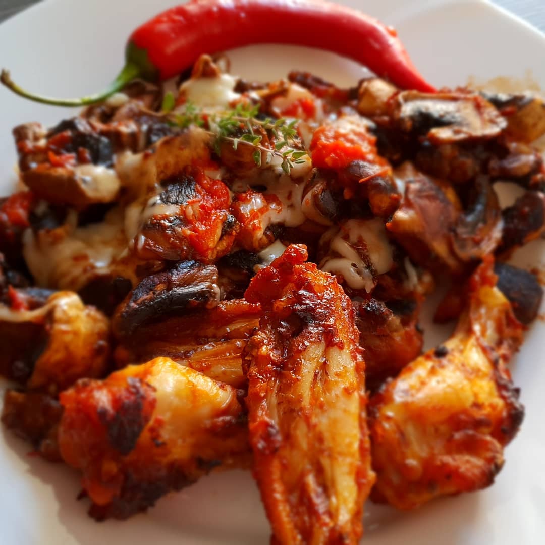 Mantar sote, dünden kalan tavuk kanat….