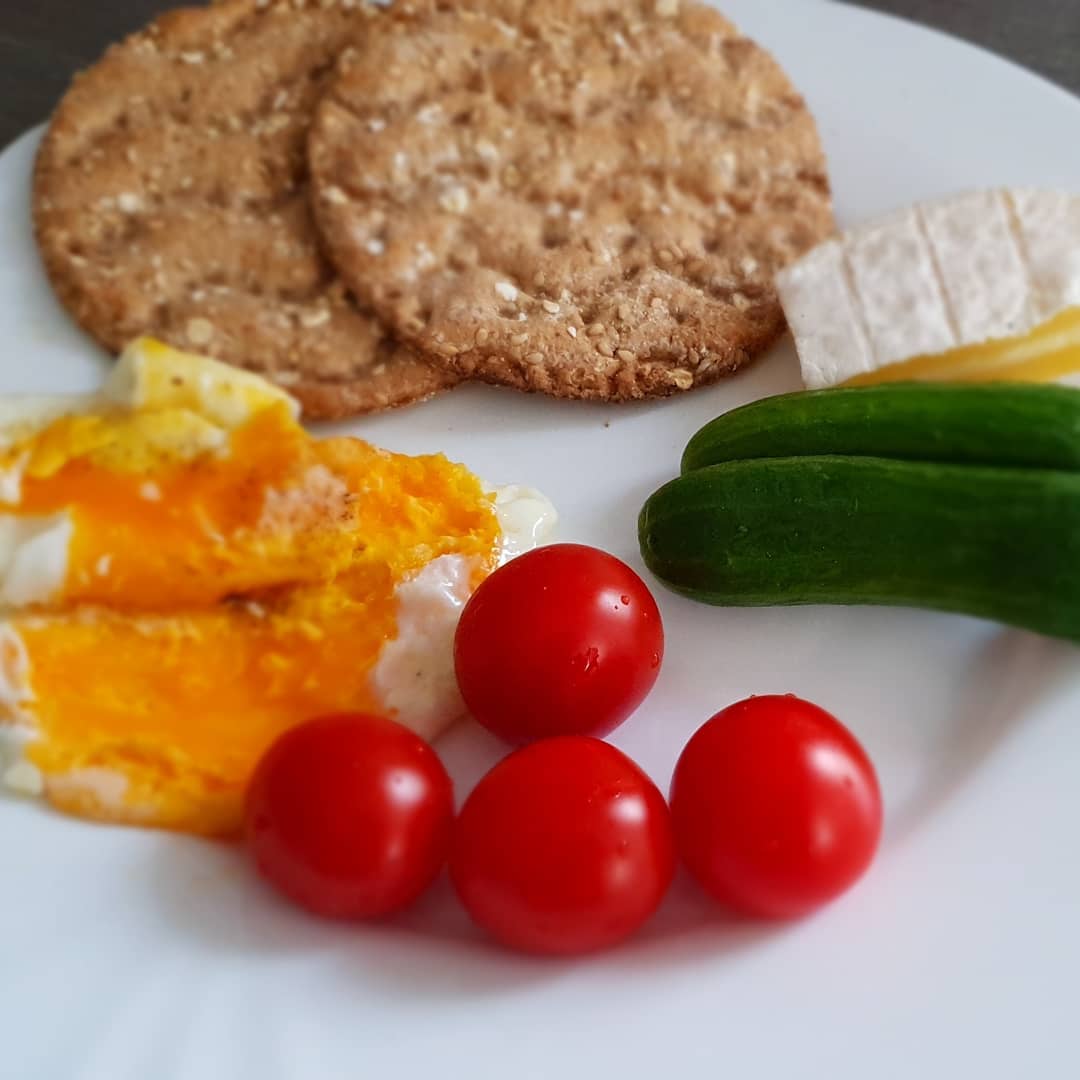 +2 kasik mantitamamladim günümü.
#sekersiz21gun #kahvaltim #latte #köfte #yogurt…