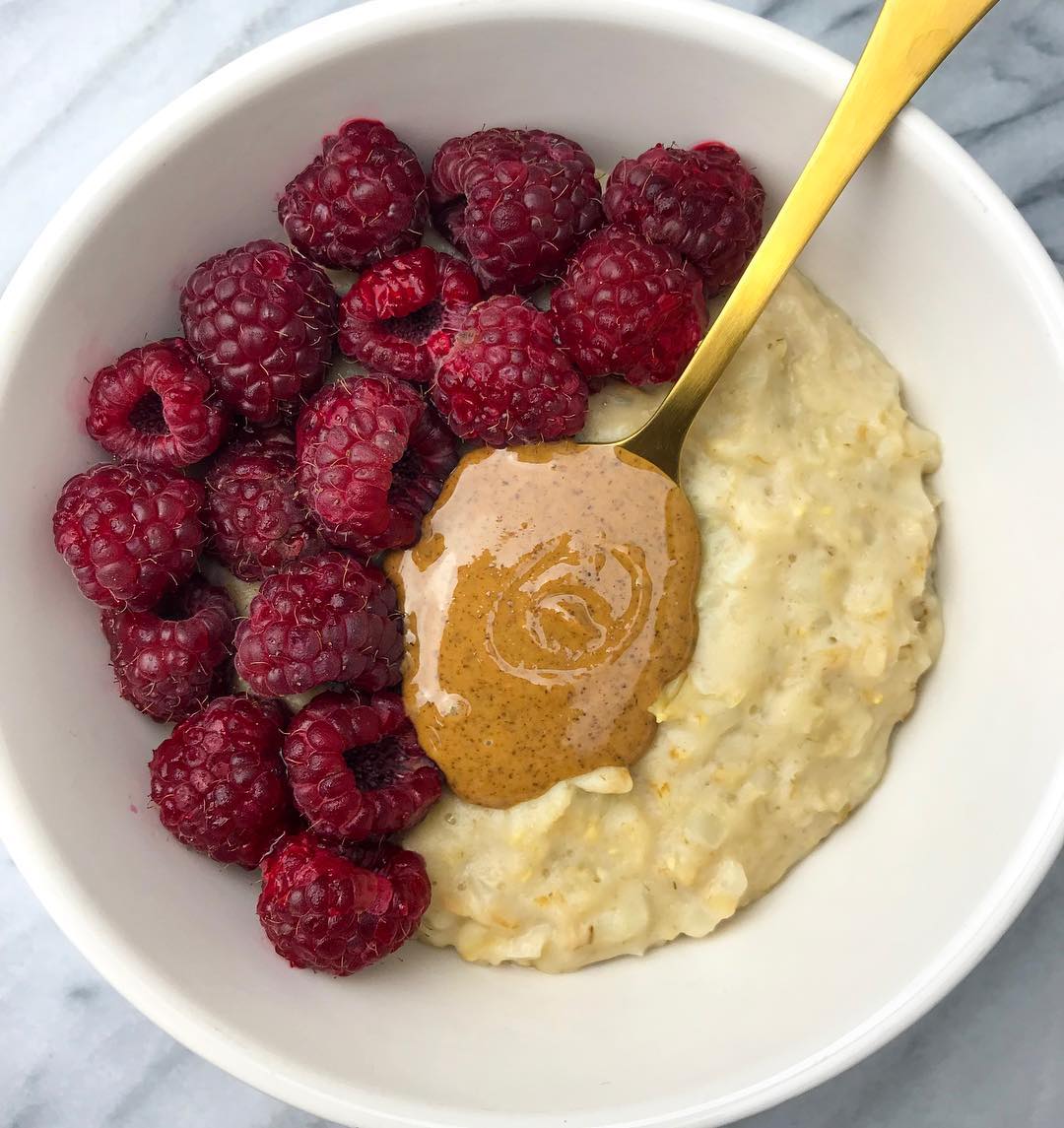 all i want for christmas, is big bowls of CAULIFLOWER VANILLA OATS and big mugs…