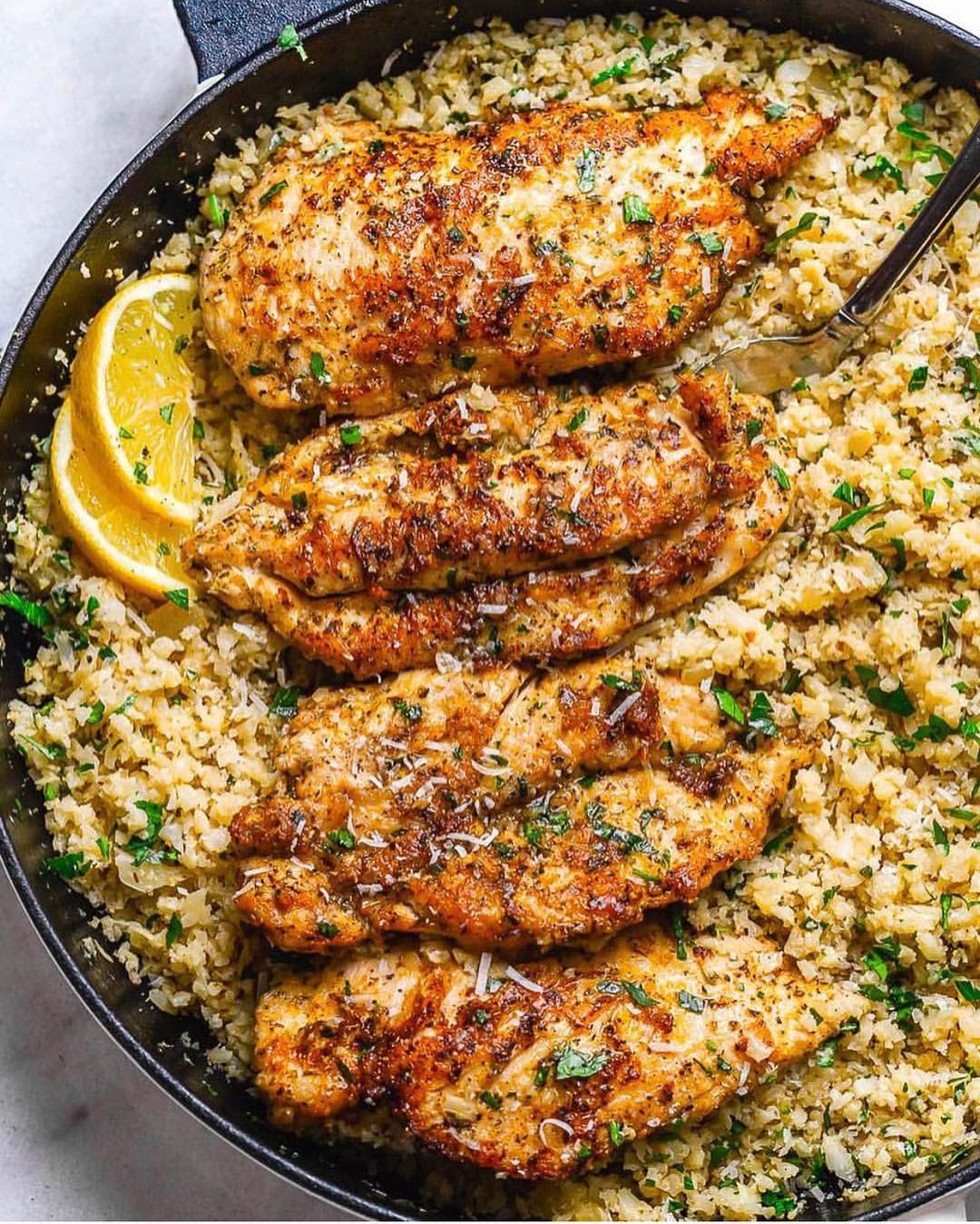 GARLIC BUTTER CHICKEN WITH PARMESAN CAULIFLOWER RICE  JOIN
.
Recipe credit
.
T…