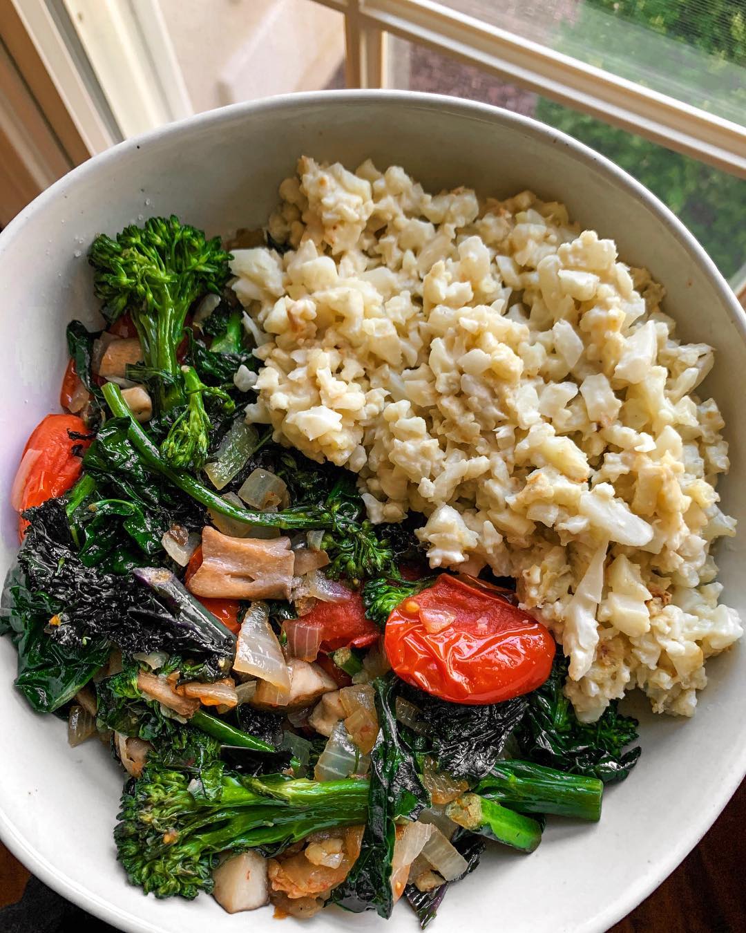 cashew cream cauliflower rice…ALMOST risotto. almost. either way it’s . cookin…