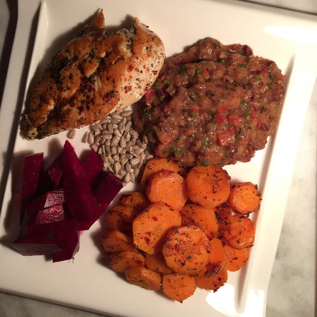 Şu çekirdek taneleri gözüme öyle battı ki Amacım sotelediğim havuçların üzerine … Şu çekirdek taneleri gözüme öyle battı ki Amacım sotelediğim havuçların üzerine …