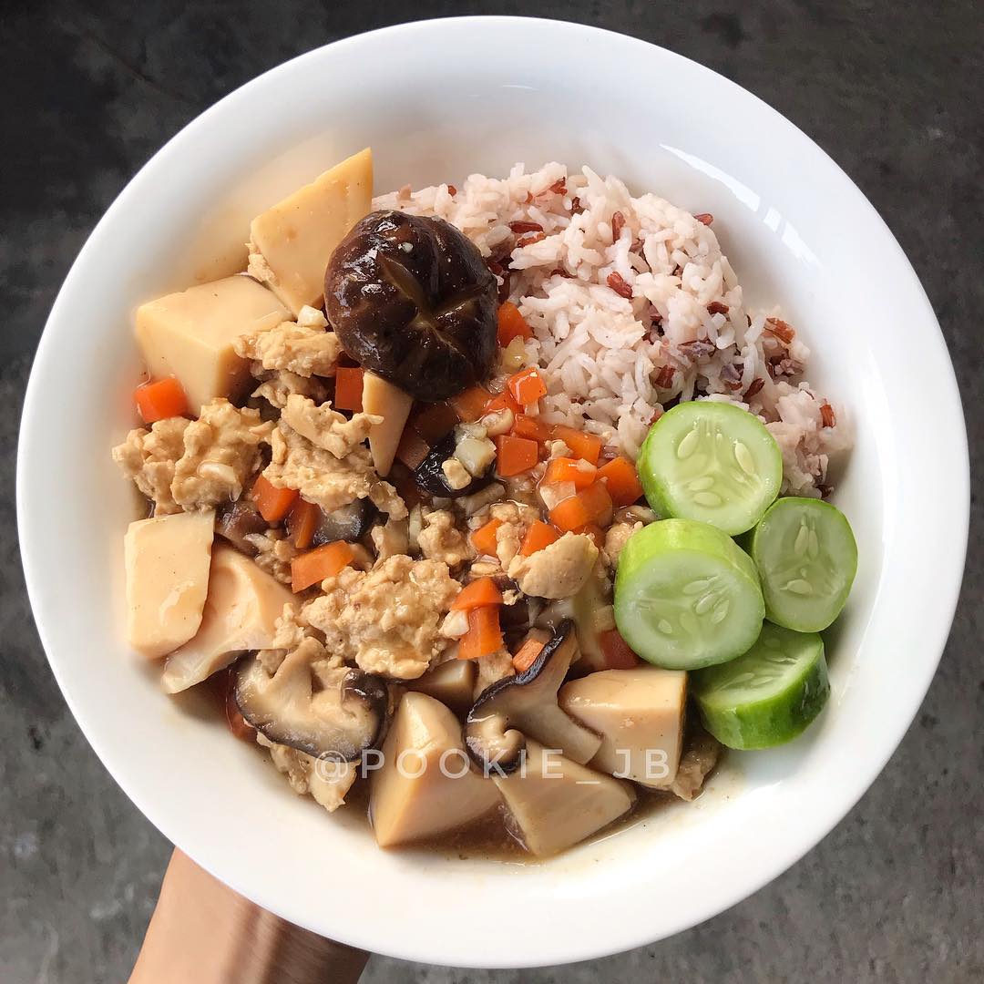 มาเสิร์ฟมื้อเที่ยงแบบแน่นๆๆ
.
ไข่ขาวทรงเครื่อง
ตั้งกระทะฉีดสเปรย์น้ำมัน เจียวกร…