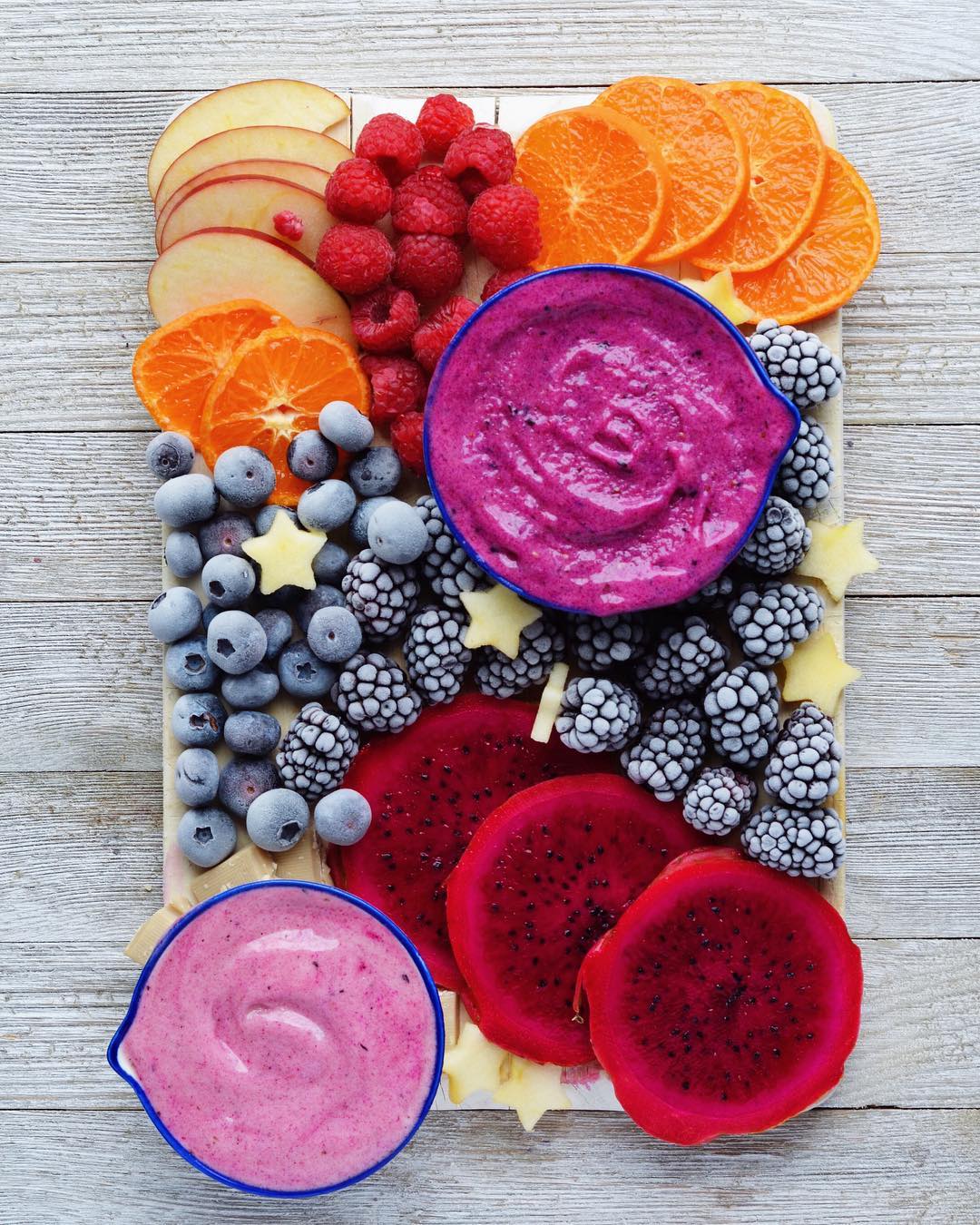 Happy Tuesday everyone!
What would you grab first?
Fruit platter contains:
Pita…