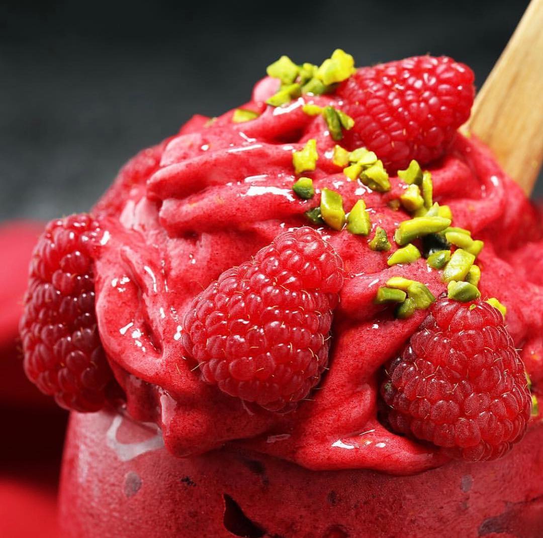 Nicecream with raspberries Closeup
PINK DAY ….hmmmmmmm so yummy
frozen banana… Nicecream with raspberries Closeup
PINK DAY ….hmmmmmmm so yummy
frozen banana…