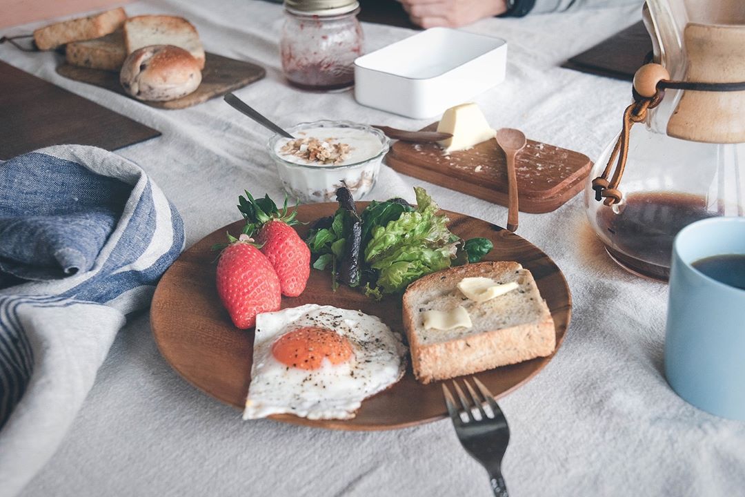 2019.3.5﻿
高水量的吐司保濕度真的還不錯，早餐的吐司，是回台灣前幾天做的，在冷凍冰了一個多星期，也沒有很搞剛的每片都分開來用鋁箔紙包，只是拿密封袋裝著，…