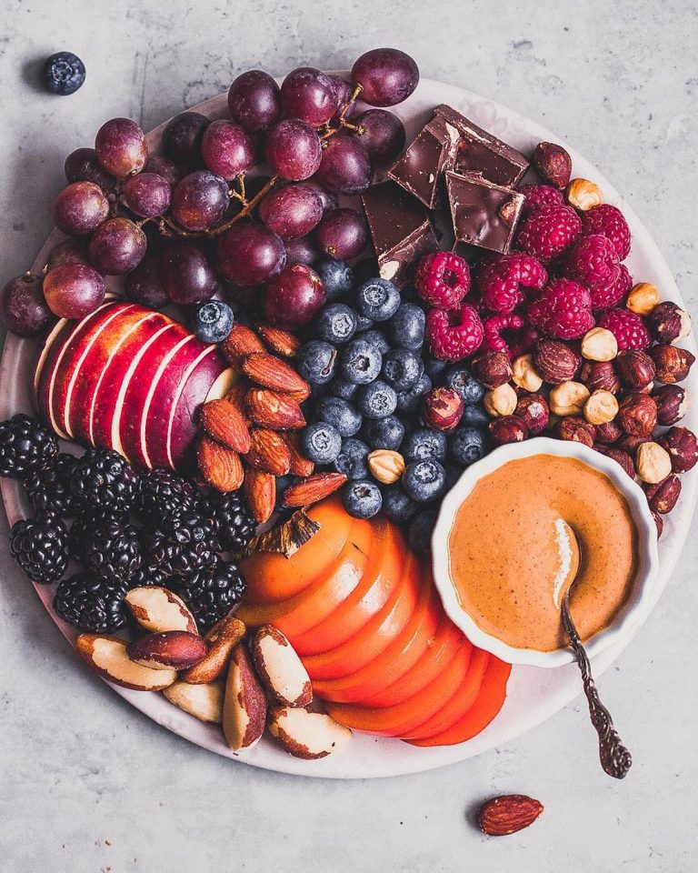 Another Friday, another snack platter!Fruits, berries, chocolate, crunchy nuts a…