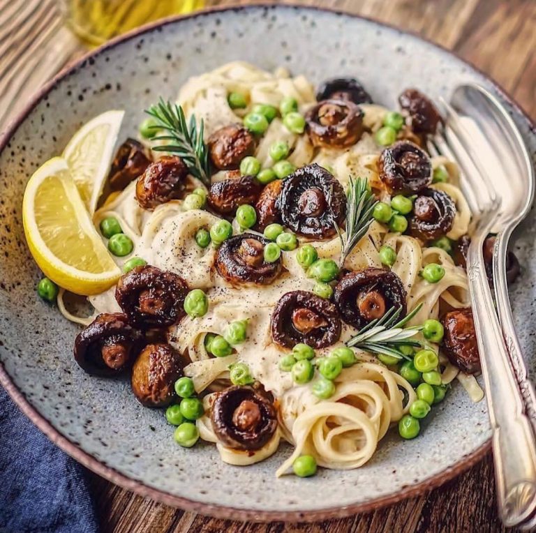 Creamy Alfredo chickpea fettuccine with roasted mushrooms and green peas
:
Rec… Creamy Alfredo chickpea fettuccine with roasted mushrooms and green peas
:
Rec…
