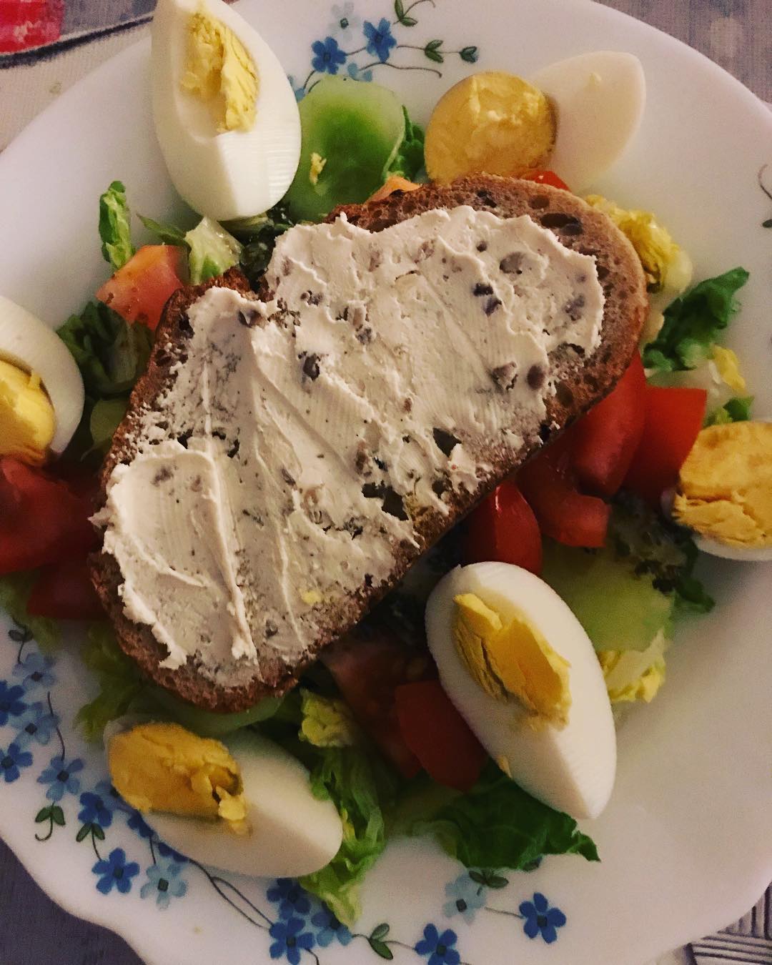 Ce soir après une grosse séance de sport une petite salade composée
…