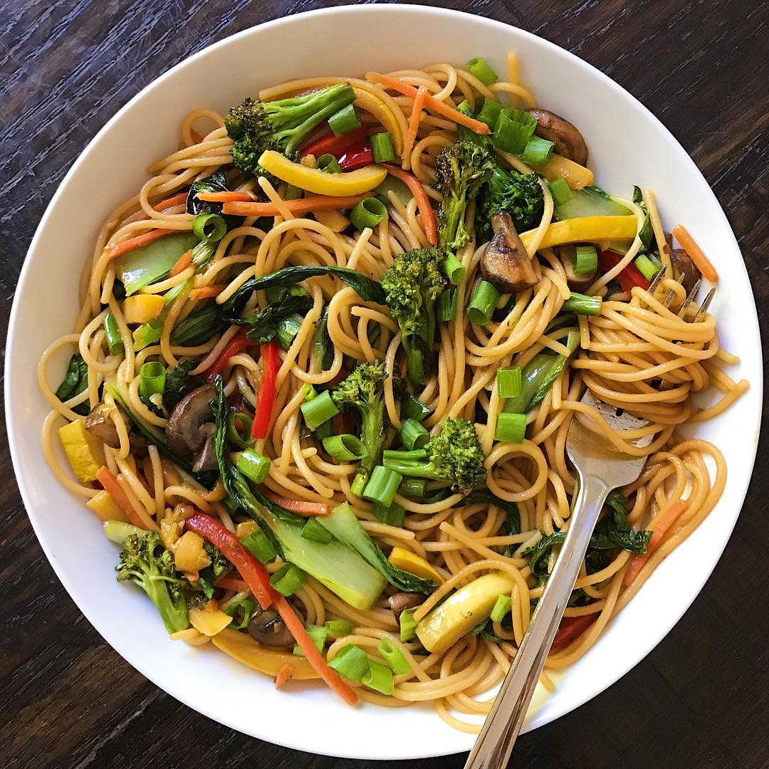 It’s been a hot minute since we’ve had VEGGIE LO MEIN for dinner…. what’s your… It’s been a hot minute since we’ve had VEGGIE LO MEIN for dinner…. what’s your…