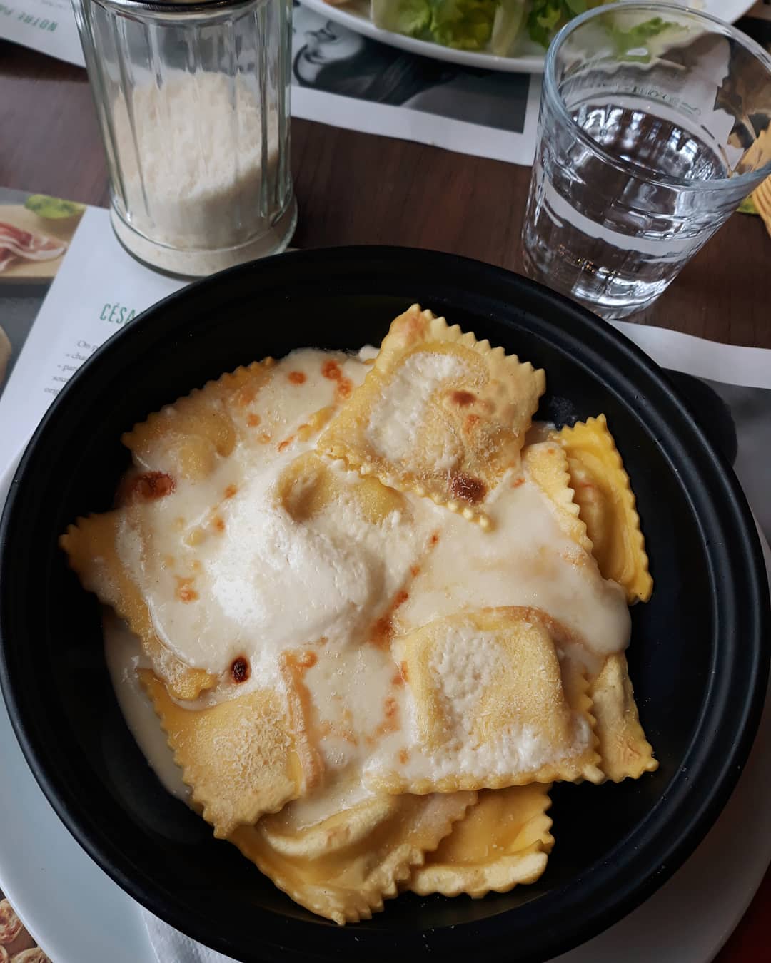 Petit resto en amoureux pour fêter le très bon rdv au CECOS de ce matin  Nous so…