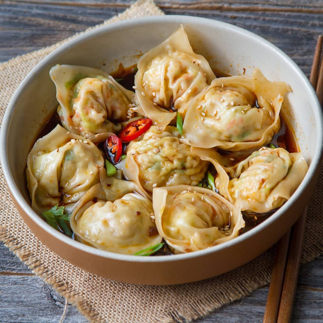 Chili oil dumplings – ‘红油抄手’, anyone?Wishing you a great Saturday, friends. S… Chili oil dumplings – ‘红油抄手’, anyone?Wishing you a great Saturday, friends. S…