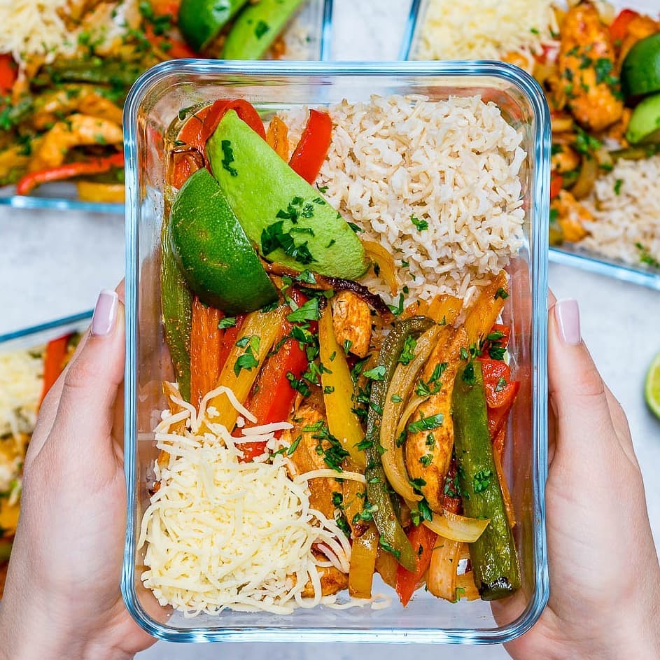 Oven-Baked Chicken Fajita BowlsThis is such a SIMPLE idea for Dinner tonight, a…