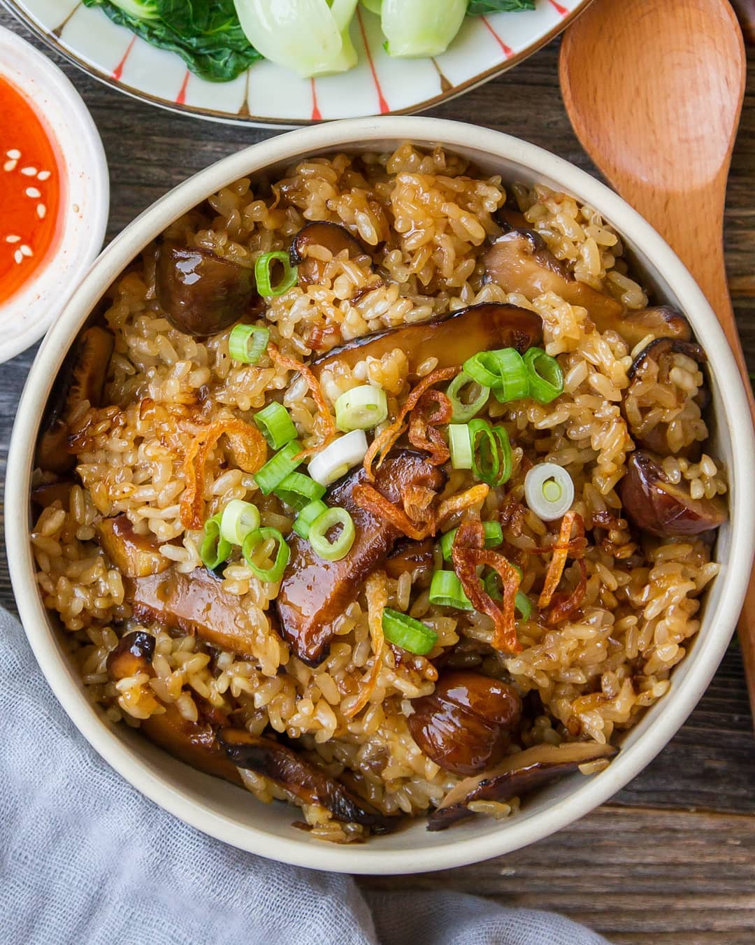 Mushrooms chestnut sticky rice bowl ‘香菇栗子油饭’⁣⁣⁣⁣Happy Monday, friends?. Hope y…