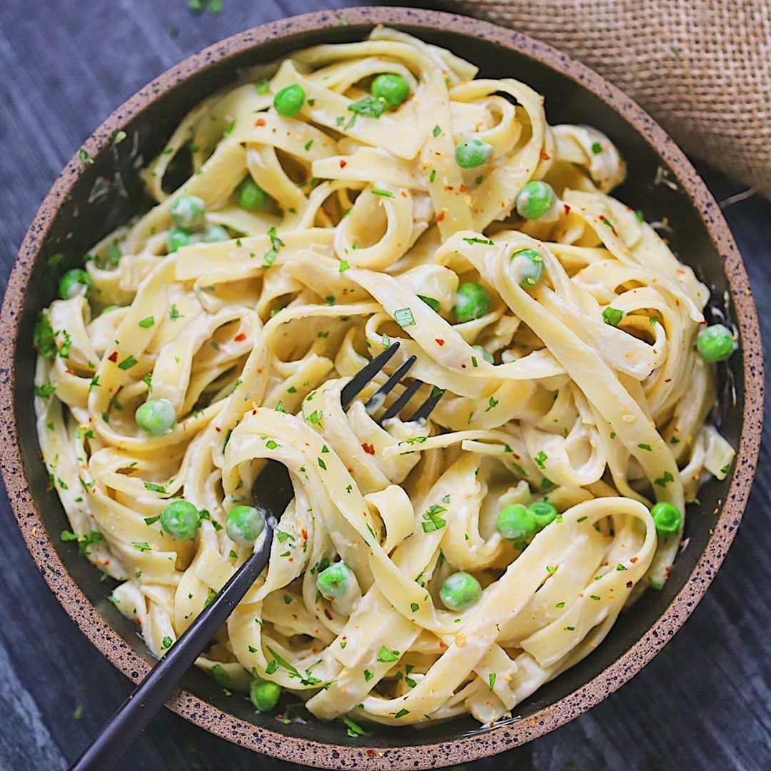 Cauliflower & Eggplant Alfredo (nut-free) Plants are seriously amazing. Blend th…