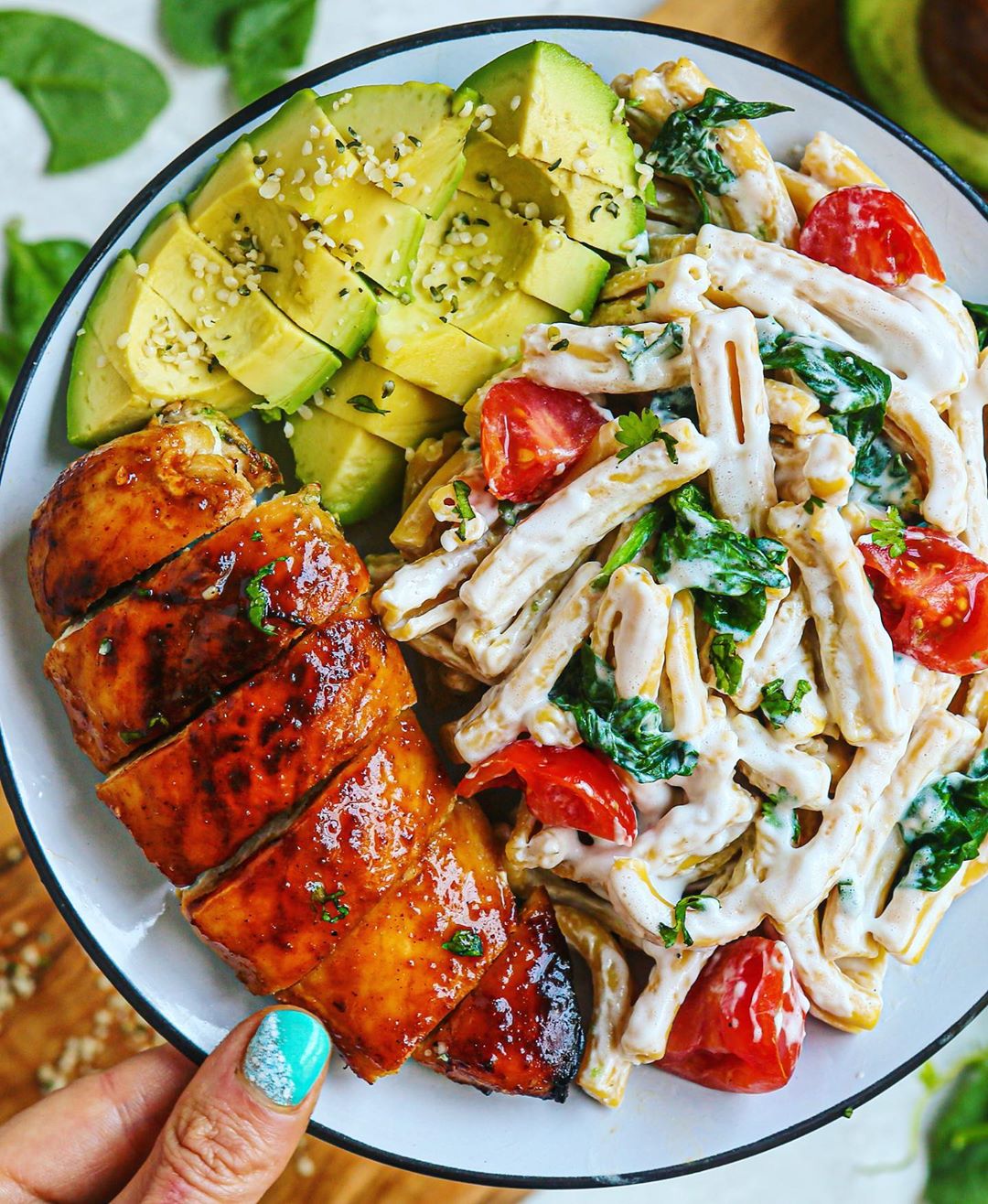 Who wants some CREAMY “BUTTERY” GARLIC PASTA and SWEET and SPICY BALSAMIC CHICKE…