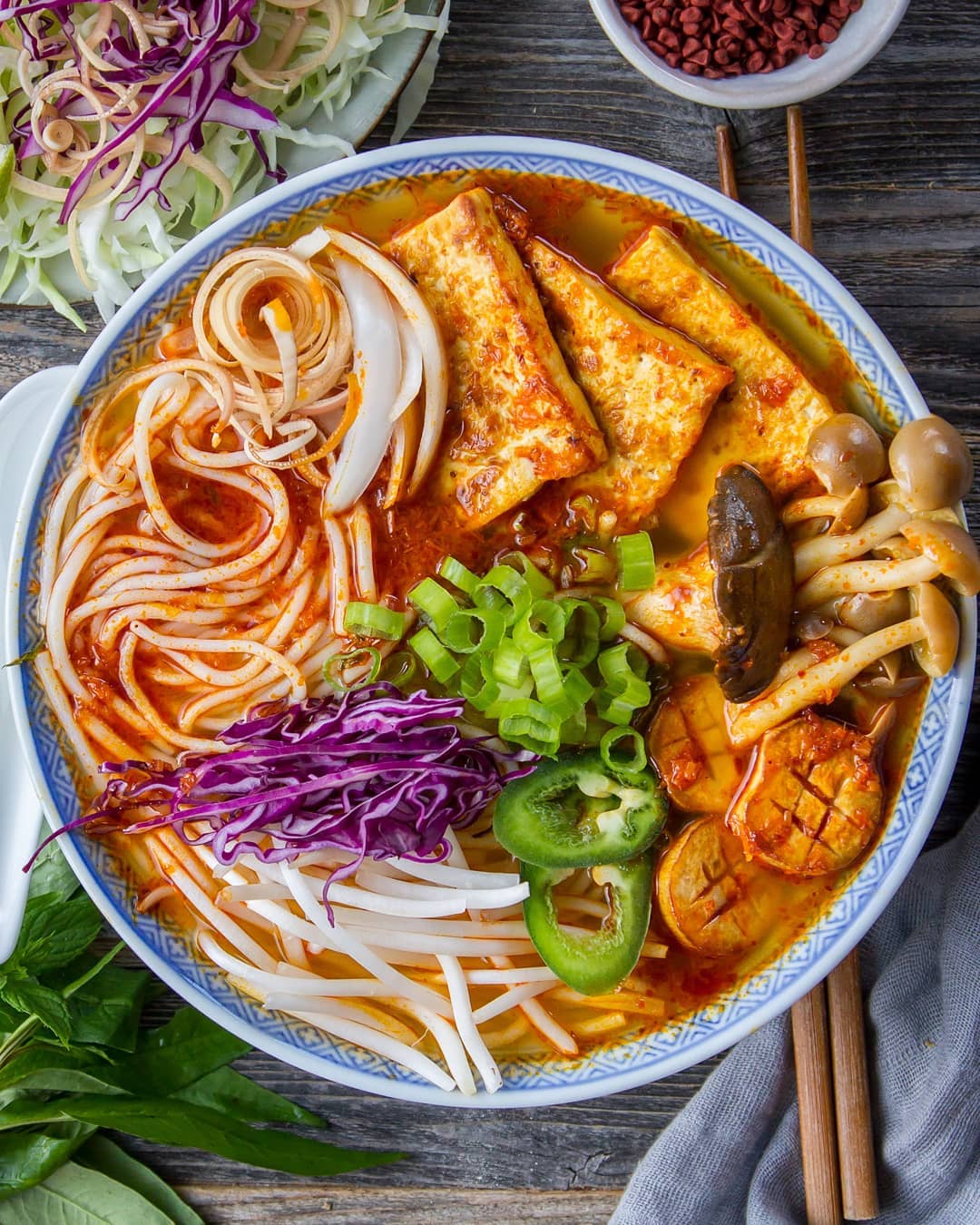 Spicy vegan Bún bò Huế  to kick up your weekend⁣⁣⁣⁣Happy Saturday, friends. Sh…