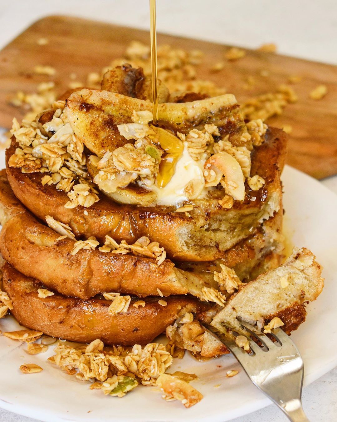 VEGAN BRIOCHE FRENCH TOAST !It’s SO easy veganizing French toast! Grab recipe b…