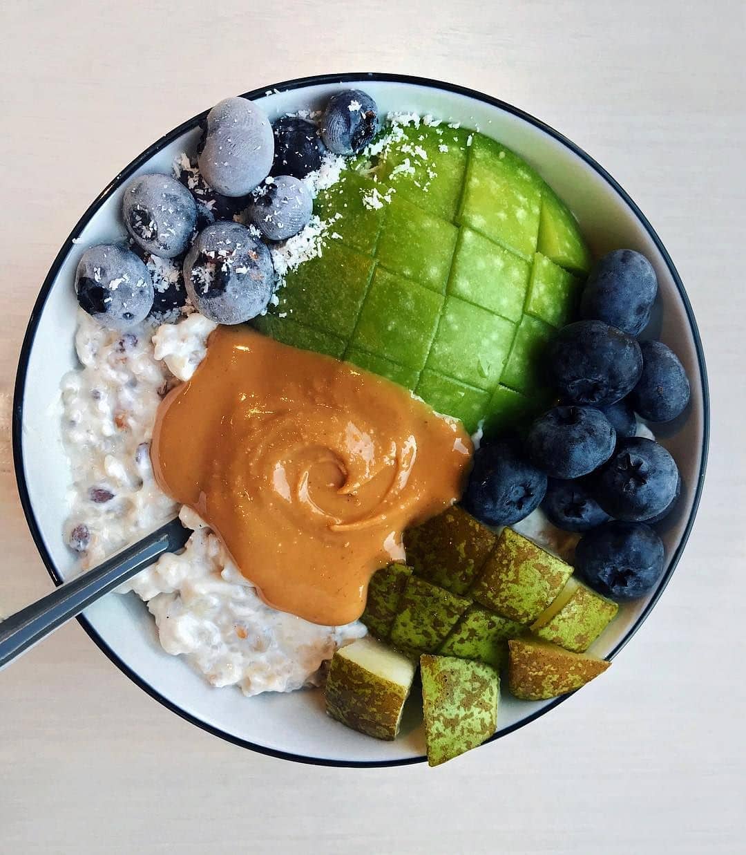 Creamy Porridge with Apple, Pear and Blueberries