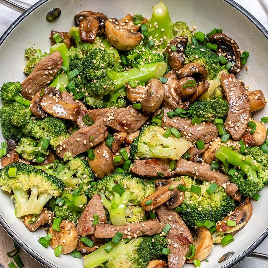{NEW} Broccoli + Mushroom Beef Stir-fry
.
Raise your hand if you’re a big stir-…