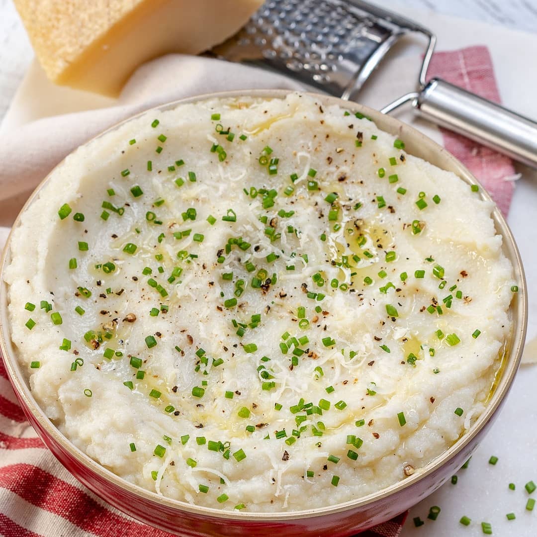 Garlicy-Parm Mashed Cauliflower
{ Raise your hand if you’re a mashed cauli fan?…