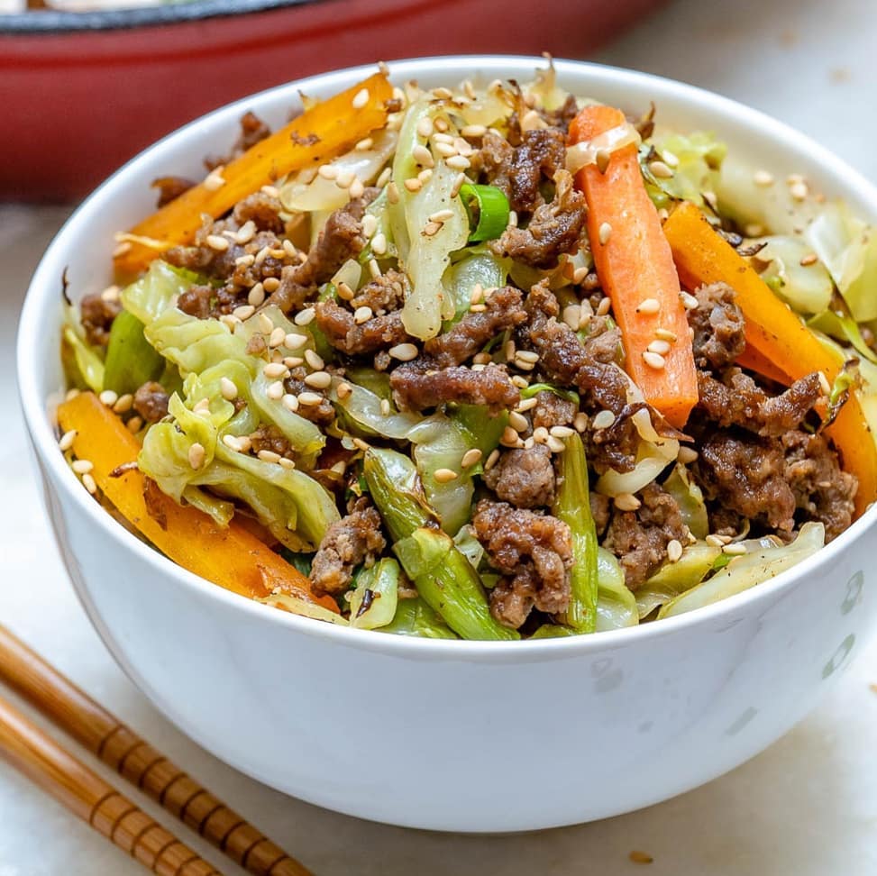 {NEW} Unstuffed Egg Roll Stir Fry  .
.
Who loves Asian cuisine?!!
This quick an…