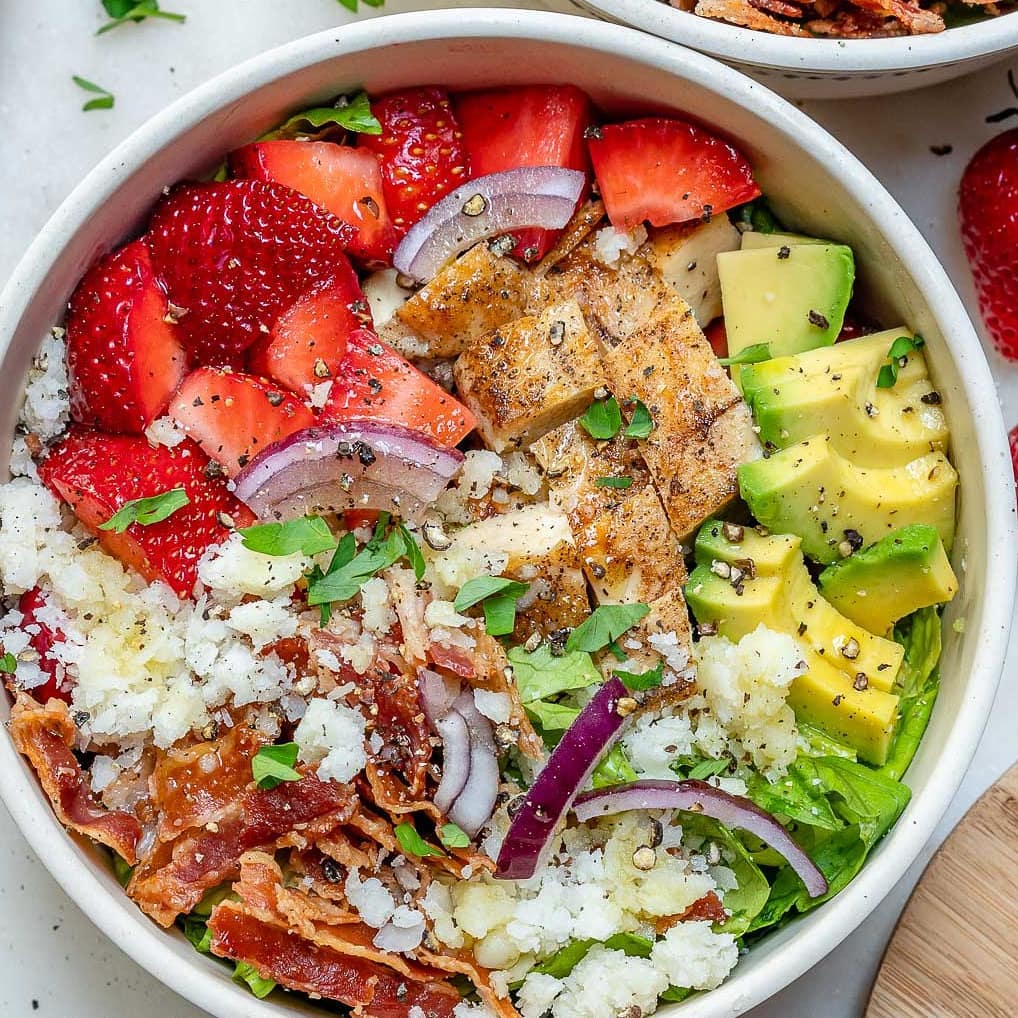 {NEW} Chicken Strawberry Salad Bowls  makes 4 servings/bowlsIngredients:
4 sma…