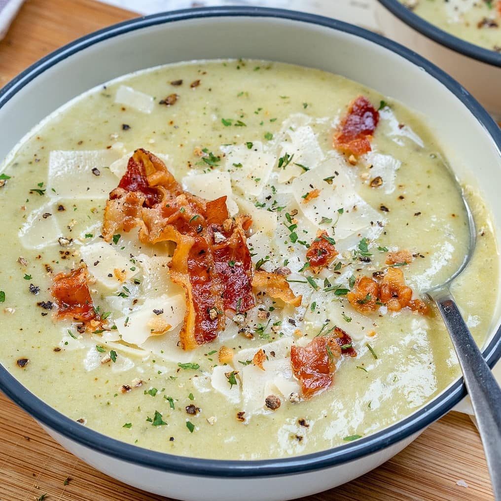 Creamy Zucchini + Potato Soup
What to do with all that #Zucchini
makes 4 servin…