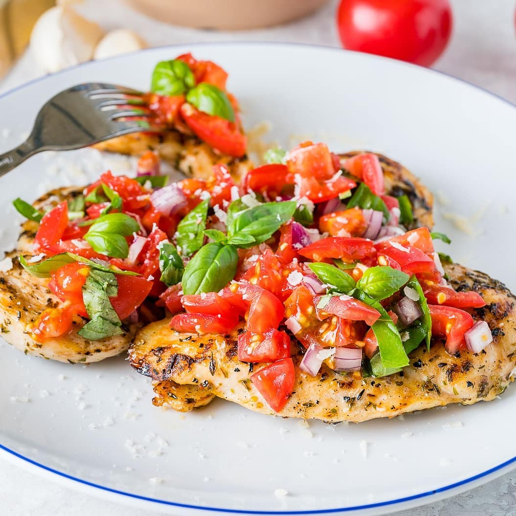 Grilled Chicken Bruschetta
.
{One of my all-time FAVORITE Summertime meals! Enjo…