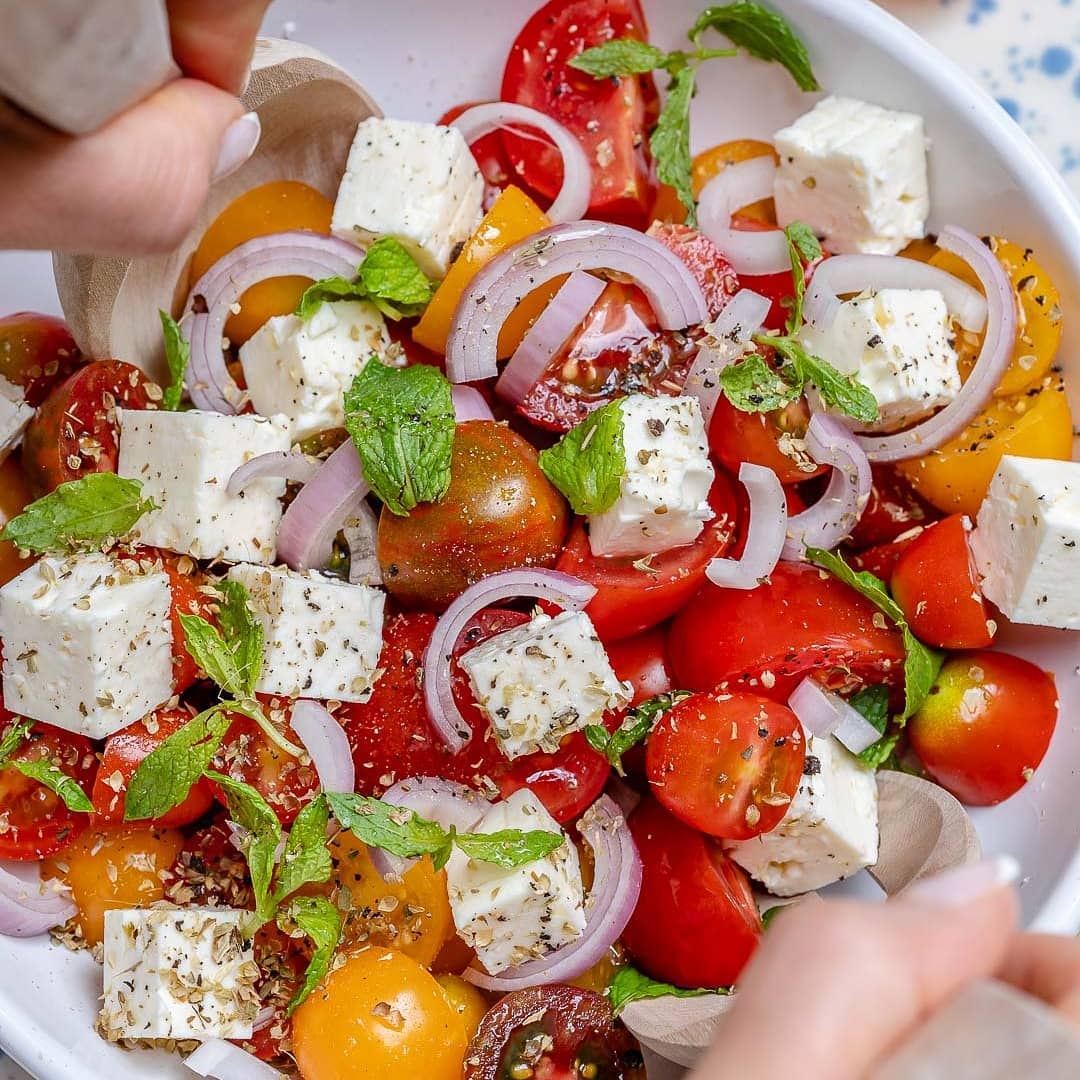 {NEW} Fresh Garden Tomato + Feta Salad
#HappyLaborDay
.
Summer break completely…