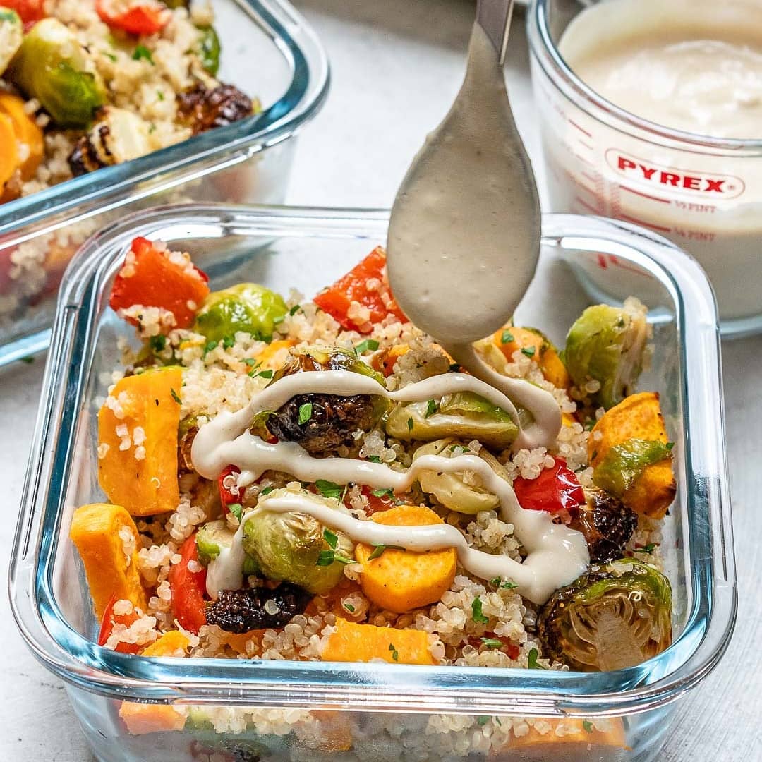 {NEW} Roasted Veggie + Quinoa Meal Prep Bowls  By popular request: Meatless Mond…
