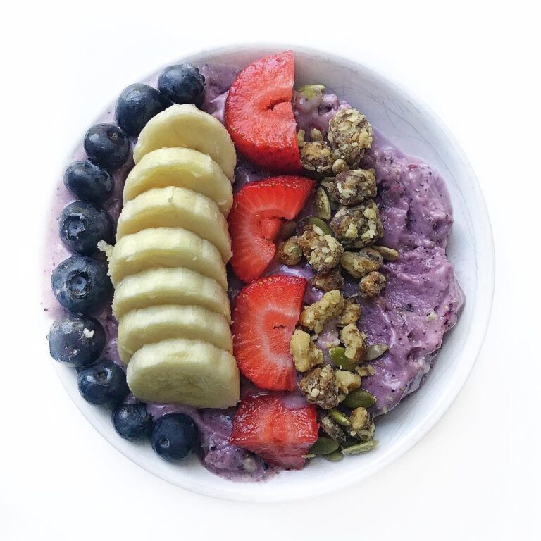Ok so you know when I said the other day that I made the thickest smoothie bowl … Ok so you know when I said the other day that I made the thickest smoothie bowl …